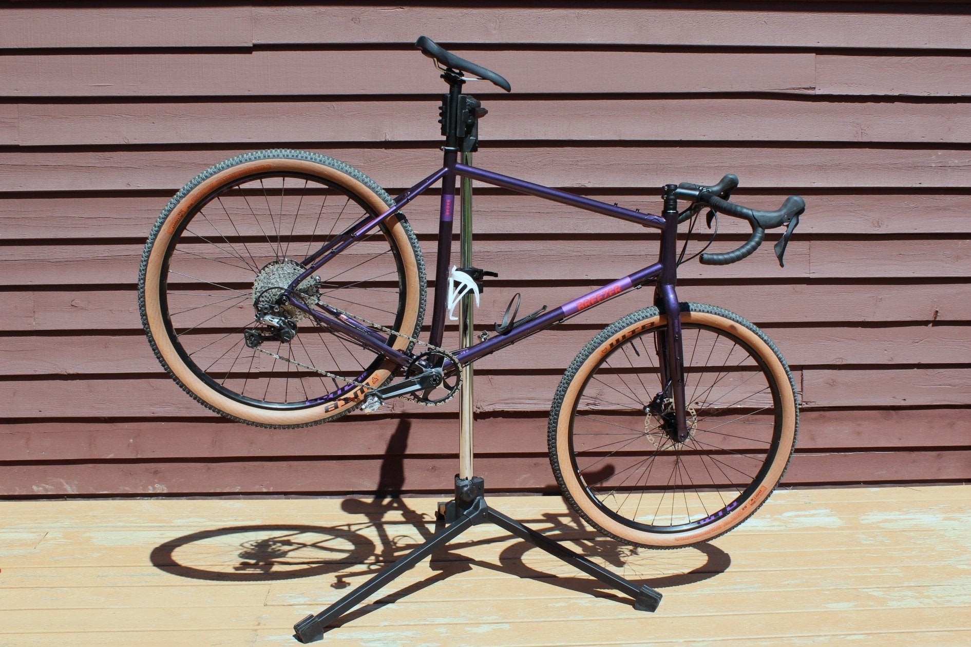 BIKE HANDLER PRO WORKSTAND
